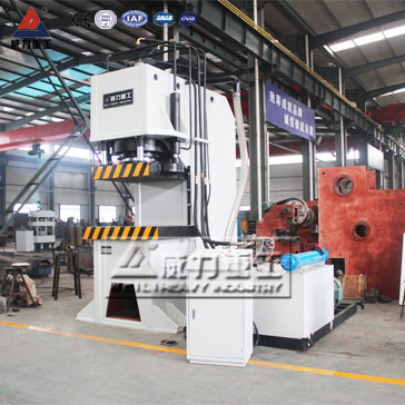 315噸單柱液壓機