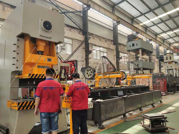 氣動沖床組成的錨桿托盤生產線